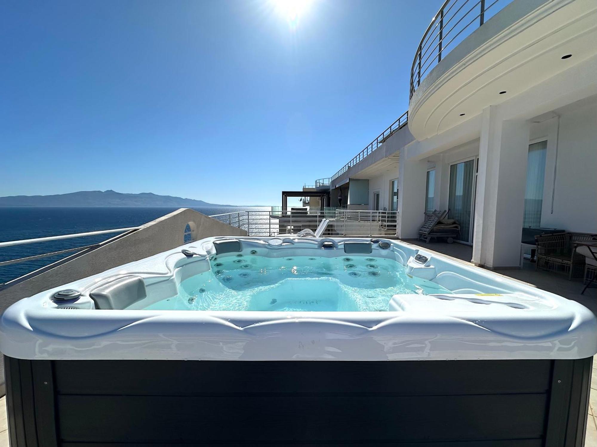 Leilighet Seafront Oasis Luxury Apartment, With Sae View *